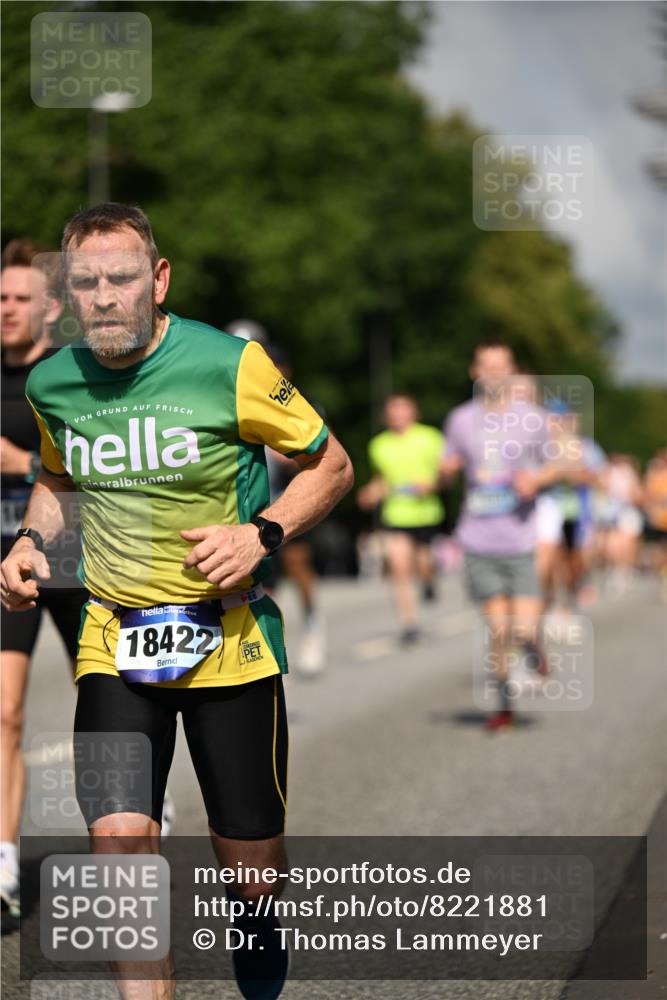 29.06.2025 - hella hamburg halbmarathon Dr. Thomas Lammeyer http://msf.ph/oto/8221881 29.06.2025 09:49:43 Kennedybrücke 1344, 2525, 3809, 3843, 3955, 4477, 4944, 5042, 6169, 7534, 7628, 7845, 7901, 8784, 8956, 10298, 10453, 10865, 10929, 11230 meine-sportfotos.de