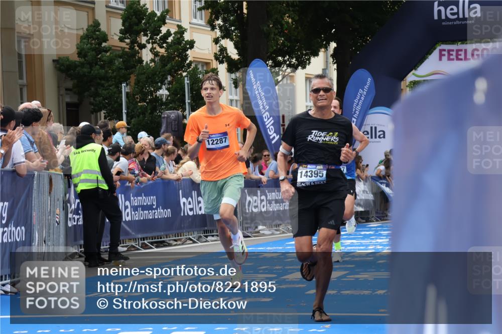 29.06.2025 - hella hamburg halbmarathon Strokosch-Dieckow http://msf.ph/oto/8221895 29.06.2025 10:29:18 Ziel 2075, 8975, 9571, 10156, 12234, 12287, 12337, 13838, 14164, 14395, 15880, 18737, 19203 meine-sportfotos.de