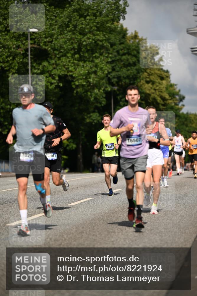 29.06.2025 - hella hamburg halbmarathon Dr. Thomas Lammeyer http://msf.ph/oto/8221924 29.06.2025 09:49:44 Kennedybrücke 1344, 2525, 3809, 3843, 3955, 4477, 4944, 5042, 6169, 7534, 7628, 7845, 7901, 8784, 8956, 10298, 10865, 10929, 11230 meine-sportfotos.de