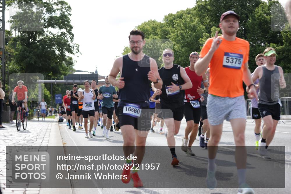 29.06.2025 - hella hamburg halbmarathon Jannik Wohlers http://msf.ph/oto/8221957 29.06.2025 09:51:05 Lombardsbrücke 1136, 1520, 1570, 1912, 1920, 1941, 2880, 2972, 3523, 3700, 4297, 4634, 4759, 4843, 4999, 5375, 5410, 7105, 7363, 7378, 7962, 8871, 9364, 9885, 10480, 11049, 11417, 11959, 13196, 13479, 14201, 14210, 14722, 14816, 15383, 15424, 15542, 15828, 15857, 15862, 16281, 16656, 16660, 17381, 17382, 17492, 17724, 17834, 18013, 18539, 18868, 18970 meine-sportfotos.de