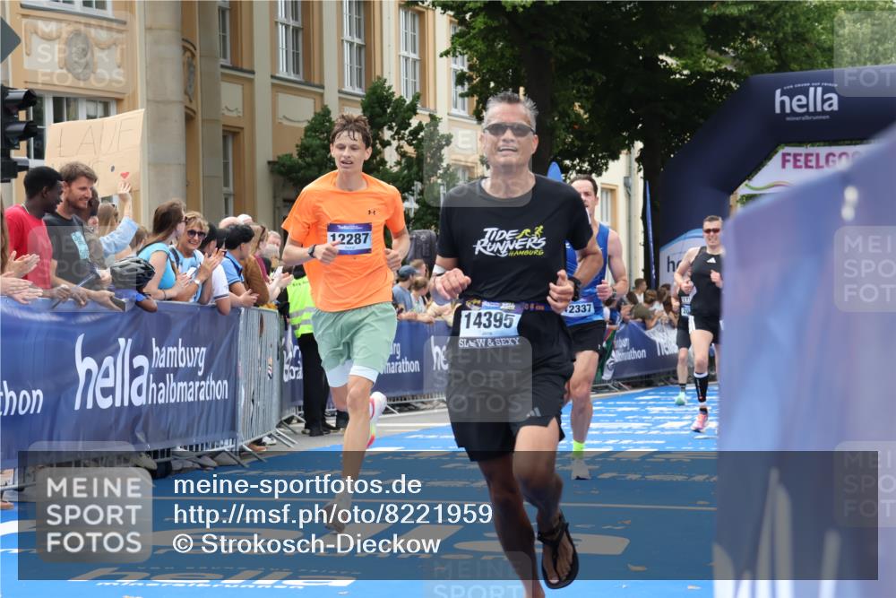 29.06.2025 - hella hamburg halbmarathon Strokosch-Dieckow http://msf.ph/oto/8221959 29.06.2025 10:29:19 Ziel 2075, 8975, 9571, 10156, 12234, 12287, 12337, 13838, 14164, 14395, 15880, 16118, 18737, 19203 meine-sportfotos.de