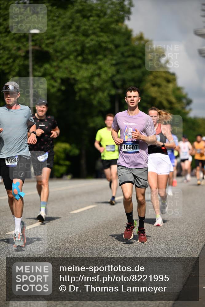 29.06.2025 - hella hamburg halbmarathon Dr. Thomas Lammeyer http://msf.ph/oto/8221995 29.06.2025 09:49:44 Kennedybrücke 1344, 2525, 3809, 3843, 3955, 4477, 4944, 5042, 6169, 7534, 7628, 7845, 7901, 8784, 8956, 10298, 10865, 10929, 11230 meine-sportfotos.de
