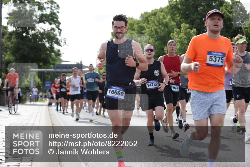 29.06.2025 - hella hamburg halbmarathon Jannik Wohlers http://msf.ph/oto/8222052 29.06.2025 09:51:05 Lombardsbrücke 1136, 1520, 1570, 1912, 1920, 1941, 2880, 2972, 3523, 3700, 4297, 4634, 4759, 4843, 4999, 5375, 5410, 7105, 7363, 7378, 7962, 8871, 9364, 9885, 10480, 11049, 11417, 11959, 13196, 13479, 14201, 14210, 14722, 14816, 15383, 15424, 15542, 15828, 15857, 15862, 16281, 16656, 16660, 17381, 17382, 17492, 17724, 17834, 18013, 18539, 18868, 18970 meine-sportfotos.de