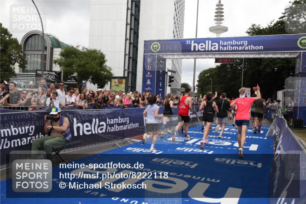 29.06.2025 - hella hamburg halbmarathon Michael Strokosch http://msf.ph/oto/8222118 29.06.2025 10:49:40 Ziel 2504, 2516, 2592, 2596, 2889, 2937, 5705, 5978, 6115, 8689, 9038, 9463, 9649, 11340, 11679, 11977, 12094, 13233, 14562, 15392, 15857, 16114, 16592, 16738, 17001, 18058 meine-sportfotos.de