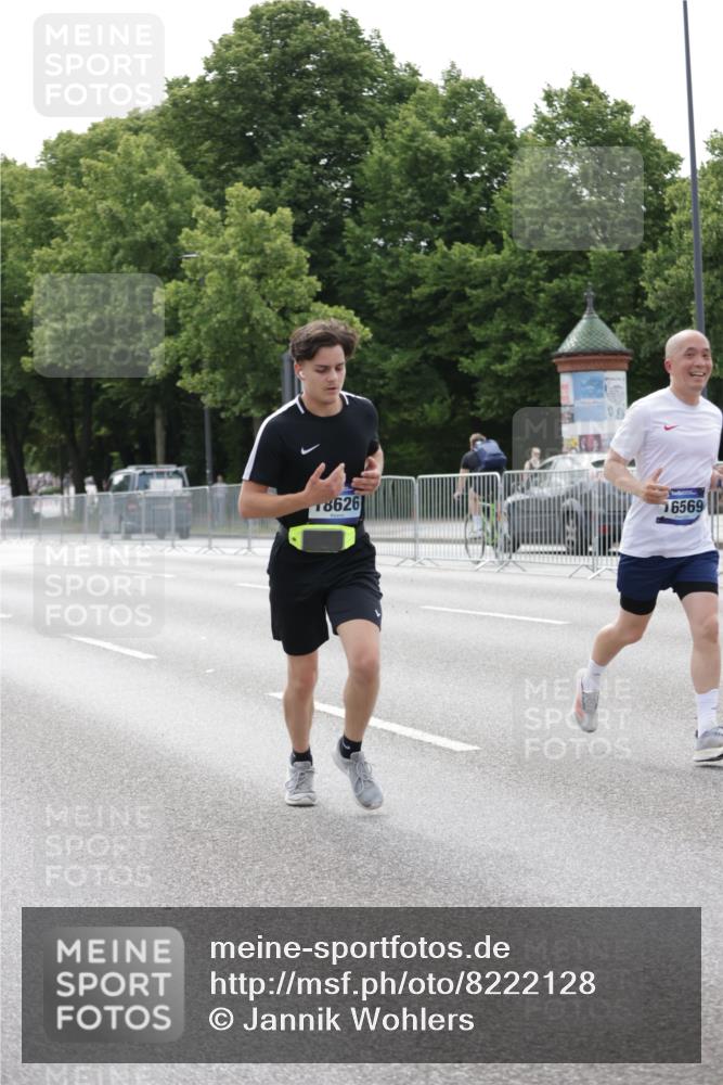 29.06.2025 - hella hamburg halbmarathon Jannik Wohlers http://msf.ph/oto/8222128 29.06.2025 10:27:25 Lombardsbrücke 1148, 2080, 3389, 5177, 6214, 7497, 7764, 7978, 8085, 9567, 9688, 10412, 10413, 12823, 13043, 13860, 14206, 15607, 16569, 16804, 16838, 18301, 18626 meine-sportfotos.de