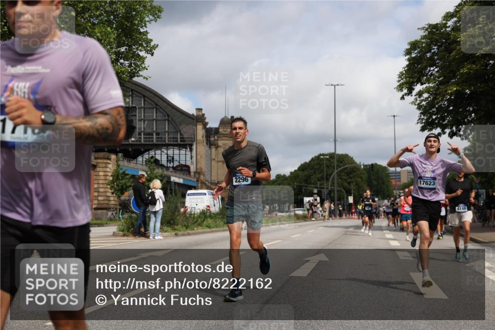 29.06.2025 - hella hamburg halbmarathon Yannick Fuchs http://msf.ph/oto/8222162 29.06.2025 10:33:08 20KM 1042, 1615, 1688, 1710, 2262, 2296, 2719, 2745, 2849, 3014, 3431, 3530, 4148, 5091, 5248, 6095, 6684, 7110, 8091, 10218, 11049, 11281, 11282, 11379, 12137, 12915, 13755, 14688, 14905, 15372, 16075, 16280, 17154, 17623, 17722, 18761 meine-sportfotos.de