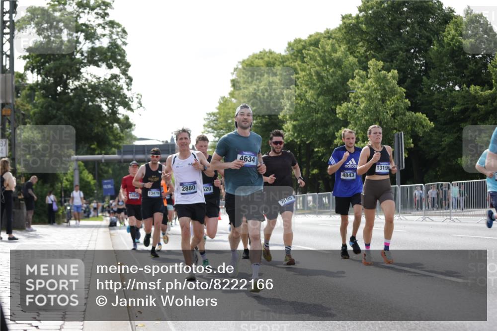 29.06.2025 - hella hamburg halbmarathon Jannik Wohlers http://msf.ph/oto/8222166 29.06.2025 09:51:07 Lombardsbrücke 1136, 1520, 1570, 1903, 1912, 1920, 2880, 2972, 3523, 4297, 4634, 4759, 4843, 4999, 5375, 5410, 7105, 7363, 7378, 7962, 8871, 9114, 9364, 10480, 10669, 11049, 11417, 11959, 13196, 13479, 14201, 14210, 14722, 15383, 15424, 15542, 15828, 15857, 15862, 16281, 16656, 16660, 17381, 17382, 17724, 18013, 18539, 18764, 18868, 18970 meine-sportfotos.de