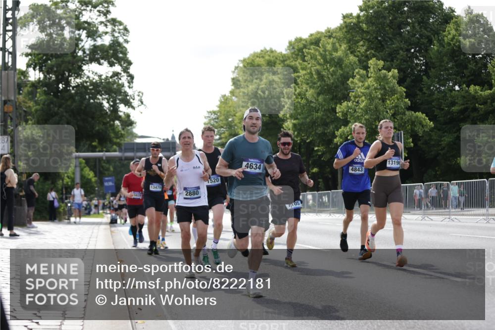 29.06.2025 - hella hamburg halbmarathon Jannik Wohlers http://msf.ph/oto/8222181 29.06.2025 09:51:07 Lombardsbrücke 1136, 1520, 1570, 1903, 1912, 1920, 2880, 2972, 3523, 4297, 4634, 4759, 4843, 4999, 5375, 5410, 7105, 7363, 7378, 7962, 8871, 9114, 9364, 10480, 10669, 11049, 11417, 11959, 13196, 13479, 14201, 14210, 14722, 15383, 15424, 15542, 15828, 15857, 15862, 16281, 16656, 16660, 17381, 17382, 17724, 18013, 18539, 18764, 18868, 18970 meine-sportfotos.de