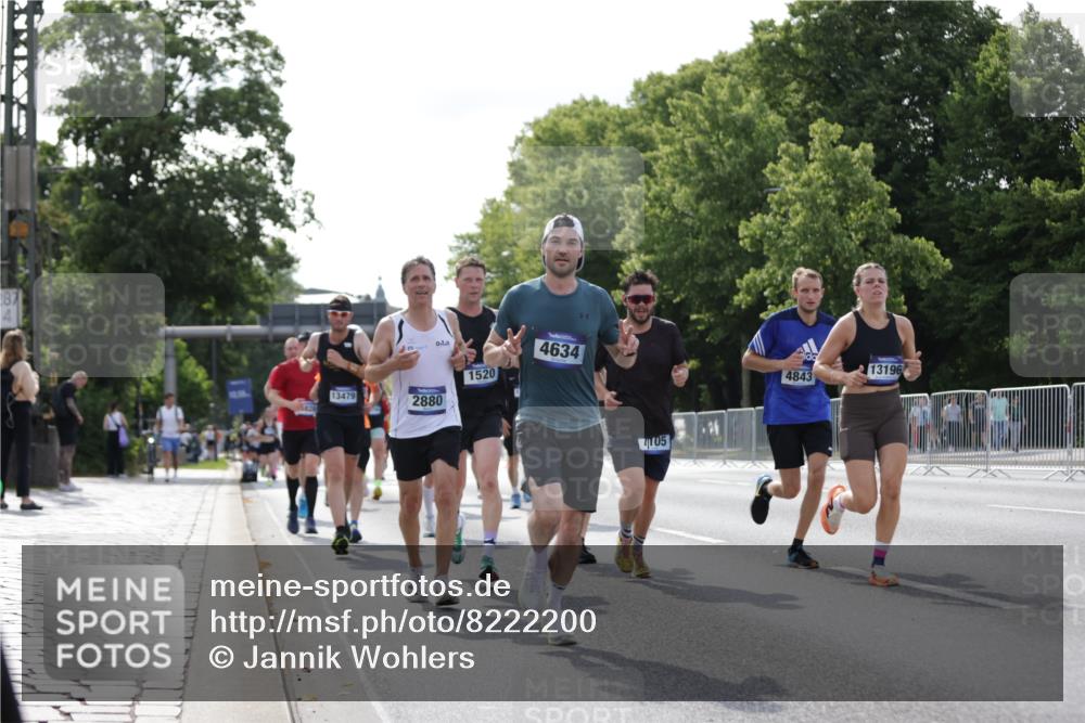 29.06.2025 - hella hamburg halbmarathon Jannik Wohlers http://msf.ph/oto/8222200 29.06.2025 09:51:07 Lombardsbrücke 1136, 1520, 1570, 1903, 1912, 1920, 2880, 2972, 3523, 4297, 4634, 4759, 4843, 4999, 5375, 5410, 7105, 7363, 7378, 7962, 8871, 9114, 9364, 10480, 10669, 11049, 11417, 11959, 13196, 13479, 14201, 14210, 14722, 15383, 15424, 15542, 15828, 15857, 15862, 16281, 16656, 16660, 17381, 17382, 17724, 18013, 18539, 18764, 18868, 18970 meine-sportfotos.de