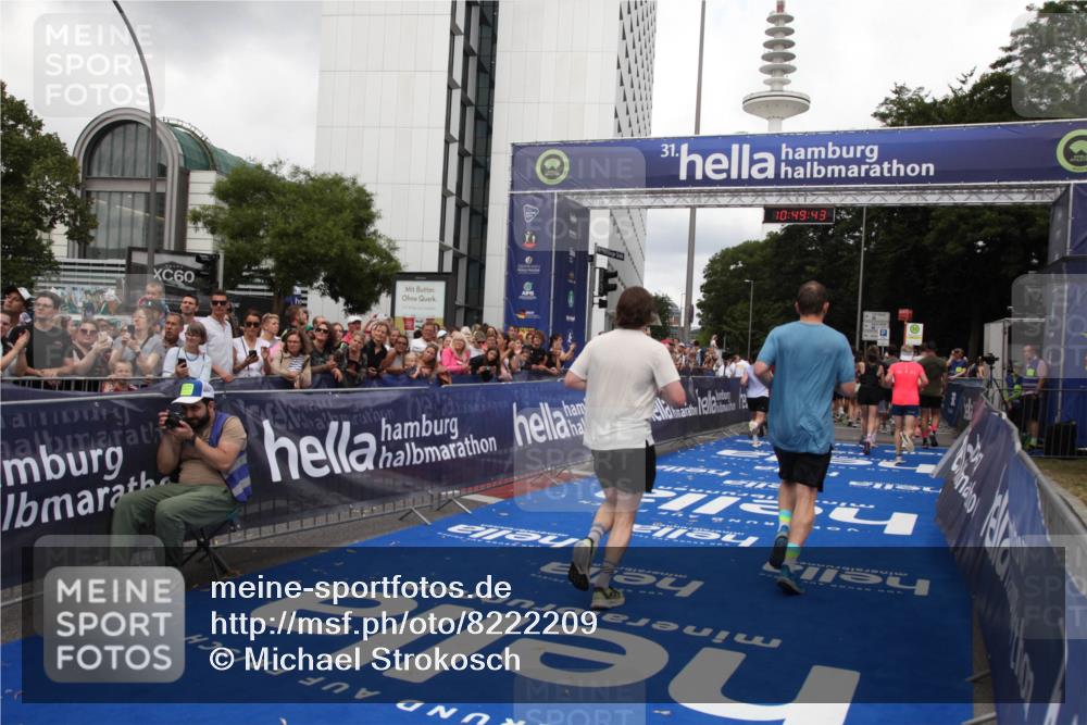 29.06.2025 - hella hamburg halbmarathon Michael Strokosch http://msf.ph/oto/8222209 29.06.2025 10:49:42 Ziel 2504, 2516, 2706, 2889, 2937, 3060, 5705, 5978, 6115, 7332, 9038, 9463, 9619, 9649, 11340, 11679, 11977, 13233, 14562, 15392, 16114, 16592, 16738, 16843, 17001, 18058, 18451 meine-sportfotos.de