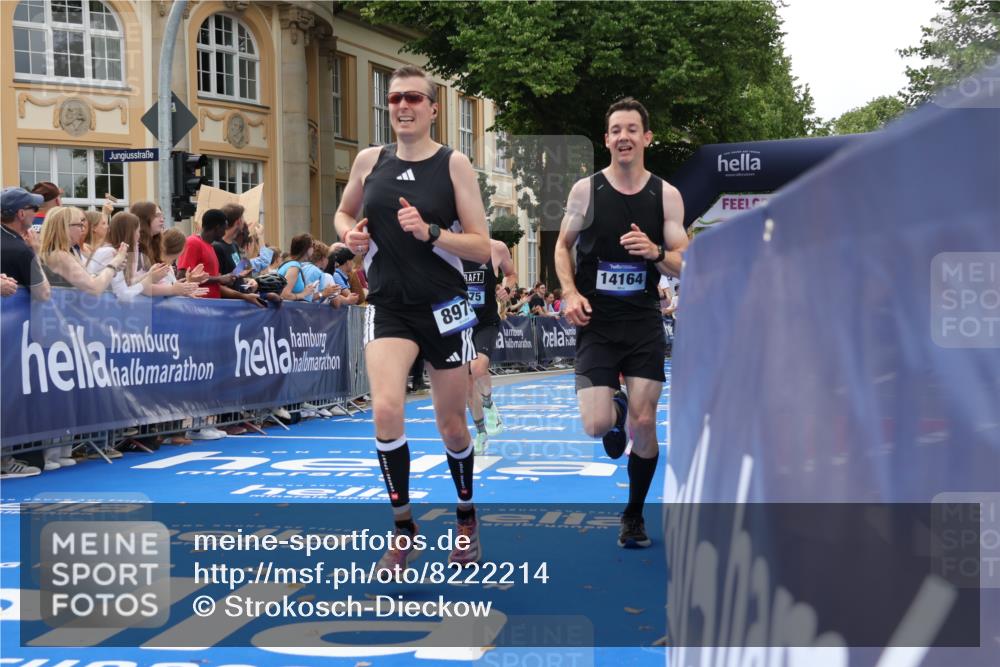 29.06.2025 - hella hamburg halbmarathon Strokosch-Dieckow http://msf.ph/oto/8222214 29.06.2025 10:29:22 Ziel 2021, 2075, 2180, 8975, 9137, 9571, 10156, 10790, 12234, 12287, 12337, 13838, 14164, 14395, 15880, 16118, 17197, 18737, 19203 meine-sportfotos.de