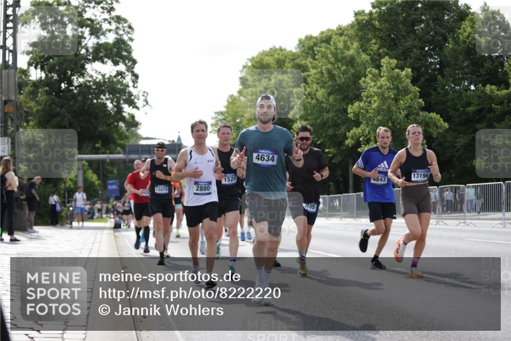 29.06.2025 - hella hamburg halbmarathon Jannik Wohlers http://msf.ph/oto/8222220 29.06.2025 09:51:07 Lombardsbrücke 1136, 1520, 1570, 1903, 1912, 1920, 2880, 2972, 3523, 4297, 4634, 4759, 4843, 4999, 5375, 5410, 7105, 7363, 7378, 7962, 8871, 9114, 9364, 10480, 10669, 11049, 11417, 11959, 13196, 13479, 14201, 14210, 14722, 15383, 15424, 15542, 15828, 15857, 15862, 16281, 16656, 16660, 17381, 17382, 17724, 18013, 18539, 18764, 18868, 18970 meine-sportfotos.de