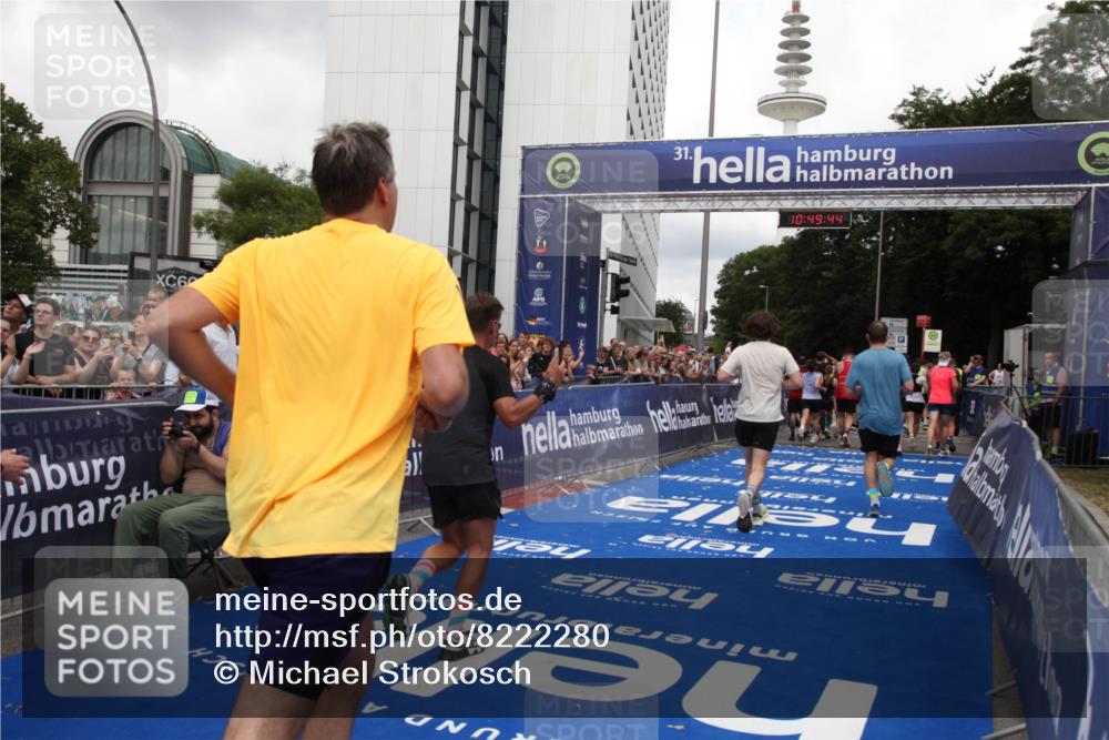 29.06.2025 - hella hamburg halbmarathon Michael Strokosch http://msf.ph/oto/8222280 29.06.2025 10:49:43 Ziel 2504, 2516, 2706, 2889, 2937, 3060, 5705, 5978, 6115, 7332, 9038, 9463, 9619, 9649, 11679, 11977, 14562, 15392, 16738, 16843, 16877, 17001, 18058, 18451, 18926 meine-sportfotos.de