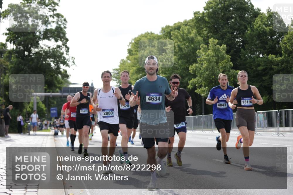 29.06.2025 - hella hamburg halbmarathon Jannik Wohlers http://msf.ph/oto/8222298 29.06.2025 09:51:08 Lombardsbrücke 1136, 1520, 1570, 1903, 1912, 1920, 2880, 2972, 3523, 4297, 4634, 4759, 4843, 4865, 4999, 5375, 5410, 7105, 7363, 8871, 9114, 9364, 10480, 10669, 11049, 11417, 11959, 13196, 13479, 14201, 14210, 14722, 15383, 15424, 15542, 15828, 15857, 15862, 16281, 16656, 16660, 17381, 17382, 17724, 18013, 18539, 18764, 18868, 18970 meine-sportfotos.de