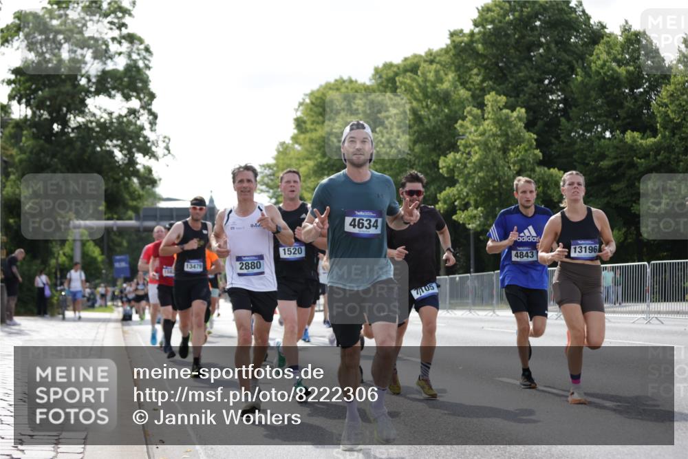 29.06.2025 - hella hamburg halbmarathon Jannik Wohlers http://msf.ph/oto/8222306 29.06.2025 09:51:08 Lombardsbrücke 1136, 1520, 1570, 1903, 1912, 1920, 2880, 2972, 3523, 4297, 4634, 4759, 4843, 4865, 4999, 5375, 5410, 7105, 7363, 8871, 9114, 9364, 10480, 10669, 11049, 11417, 11959, 13196, 13479, 14201, 14210, 14722, 15383, 15424, 15542, 15828, 15857, 15862, 16281, 16656, 16660, 17381, 17382, 17724, 18013, 18539, 18764, 18868, 18970 meine-sportfotos.de