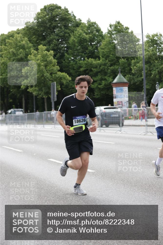 29.06.2025 - hella hamburg halbmarathon Jannik Wohlers http://msf.ph/oto/8222348 29.06.2025 10:27:25 Lombardsbrücke 1148, 2080, 3389, 5177, 6214, 7497, 7764, 7978, 8085, 9567, 9688, 10412, 10413, 12823, 13043, 13860, 14206, 15607, 16569, 16804, 16838, 18301, 18626 meine-sportfotos.de