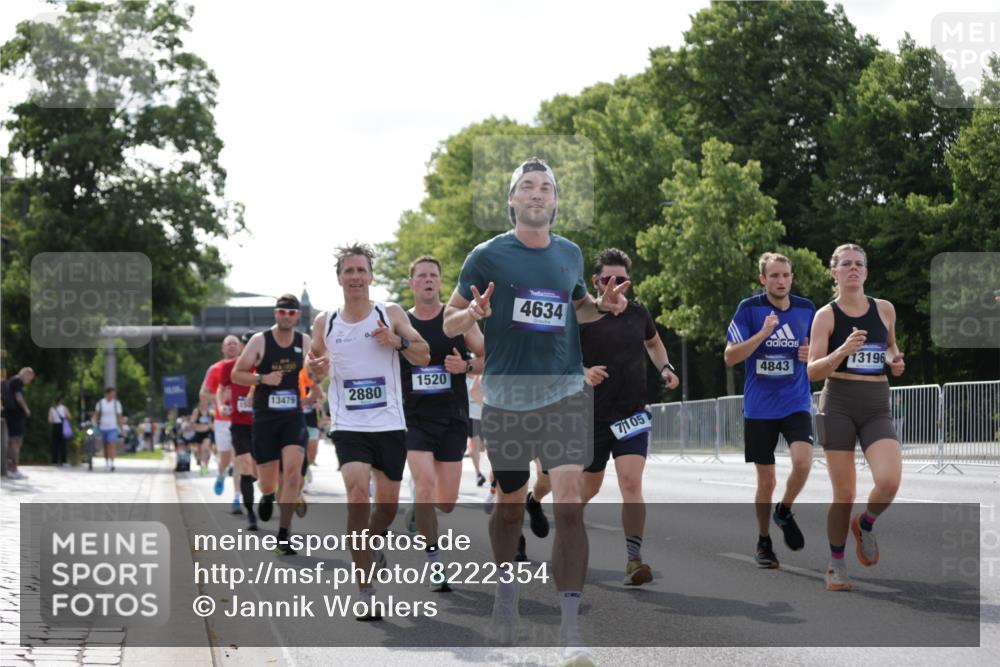 29.06.2025 - hella hamburg halbmarathon Jannik Wohlers http://msf.ph/oto/8222354 29.06.2025 09:51:08 Lombardsbrücke 1136, 1520, 1570, 1903, 1912, 1920, 2880, 2972, 3523, 4297, 4634, 4759, 4843, 4865, 4999, 5375, 5410, 7105, 7363, 8871, 9114, 9364, 10480, 10669, 11049, 11417, 11959, 13196, 13479, 14201, 14210, 14722, 15383, 15424, 15542, 15828, 15857, 15862, 16281, 16656, 16660, 17381, 17382, 17724, 18013, 18539, 18764, 18868, 18970 meine-sportfotos.de
