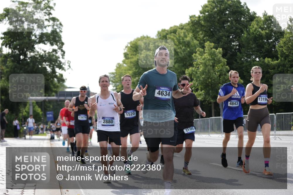 29.06.2025 - hella hamburg halbmarathon Jannik Wohlers http://msf.ph/oto/8222380 29.06.2025 09:51:08 Lombardsbrücke 1136, 1520, 1570, 1903, 1912, 1920, 2880, 2972, 3523, 4297, 4634, 4759, 4843, 4865, 4999, 5375, 5410, 7105, 7363, 8871, 9114, 9364, 10480, 10669, 11049, 11417, 11959, 13196, 13479, 14201, 14210, 14722, 15383, 15424, 15542, 15828, 15857, 15862, 16281, 16656, 16660, 17381, 17382, 17724, 18013, 18539, 18764, 18868, 18970 meine-sportfotos.de