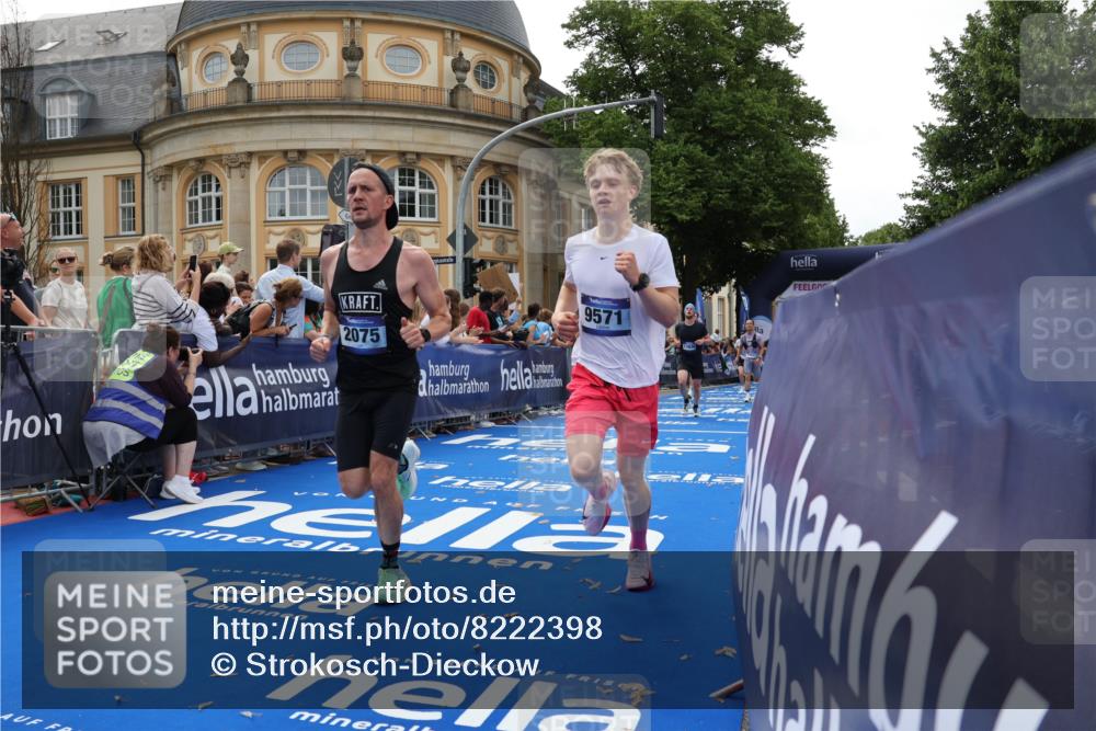 29.06.2025 - hella hamburg halbmarathon Strokosch-Dieckow http://msf.ph/oto/8222398 29.06.2025 10:29:24 Ziel 2021, 2075, 2180, 8975, 9137, 9571, 10156, 10790, 12234, 12287, 13838, 14164, 15880, 16118, 17197, 18737, 19203 meine-sportfotos.de