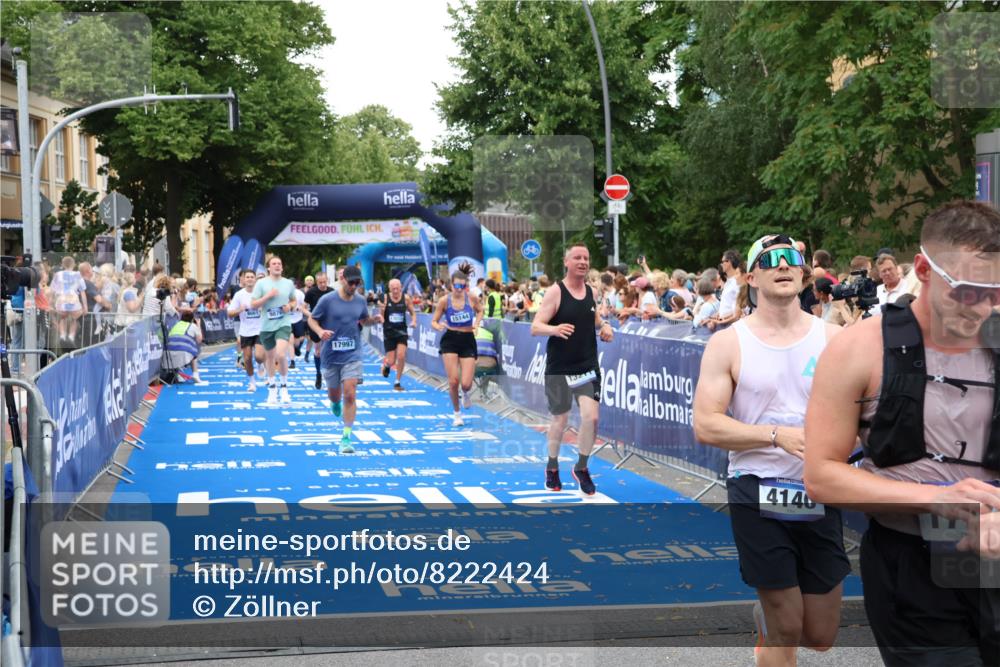29.06.2025 - hella hamburg halbmarathon Zöllner http://msf.ph/oto/8222424 29.06.2025 10:52:29 Ziel 3715, 4140, 7178, 7232, 8371, 8661, 9145, 9876, 11791, 13015, 13211, 14561, 15144, 15980, 17997 meine-sportfotos.de