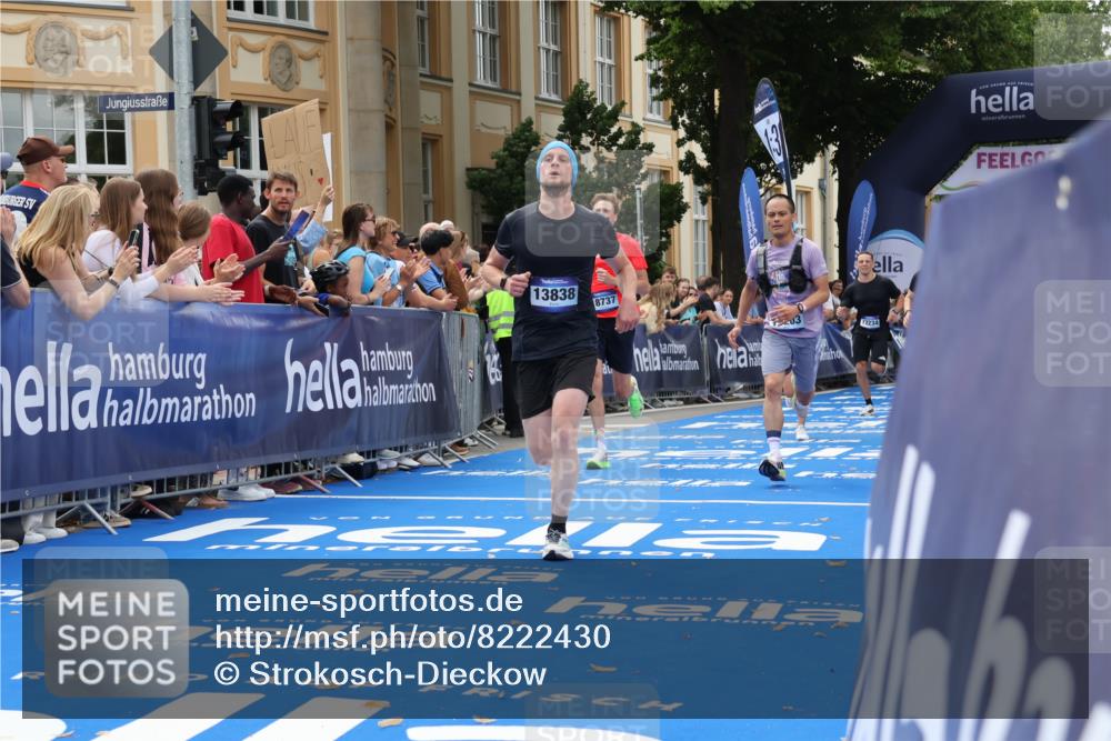 29.06.2025 - hella hamburg halbmarathon Strokosch-Dieckow http://msf.ph/oto/8222430 29.06.2025 10:29:25 Ziel 2021, 2075, 2180, 8784, 8975, 9137, 9571, 10156, 10790, 12234, 13838, 14164, 15880, 16118, 17197, 18737, 19203 meine-sportfotos.de