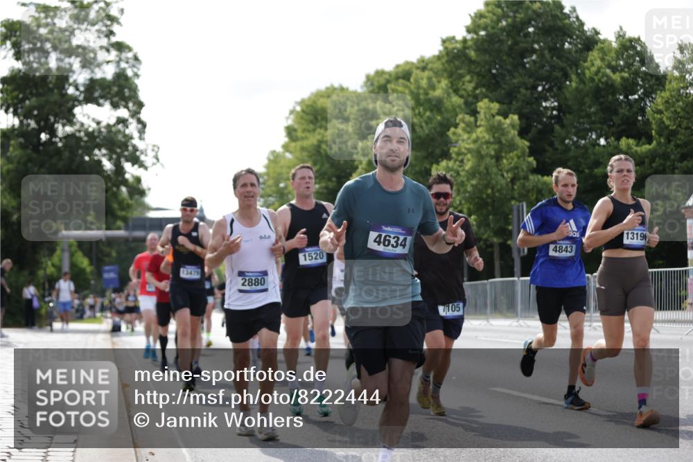 29.06.2025 - hella hamburg halbmarathon Jannik Wohlers http://msf.ph/oto/8222444 29.06.2025 09:51:08 Lombardsbrücke 1136, 1520, 1570, 1903, 1912, 1920, 2880, 2972, 3523, 4297, 4634, 4759, 4843, 4865, 4999, 5375, 5410, 7105, 7363, 8871, 9114, 9364, 10480, 10669, 11049, 11417, 11959, 13196, 13479, 14201, 14210, 14722, 15383, 15424, 15542, 15828, 15857, 15862, 16281, 16656, 16660, 17381, 17382, 17724, 18013, 18539, 18764, 18868, 18970 meine-sportfotos.de
