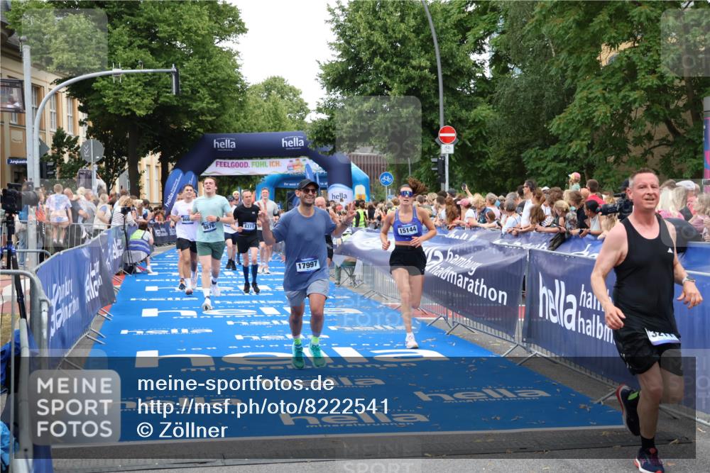 29.06.2025 - hella hamburg halbmarathon Zöllner http://msf.ph/oto/8222541 29.06.2025 10:52:30 Ziel 3715, 7178, 7232, 8371, 8661, 9145, 9876, 11791, 13015, 13211, 14561, 15144, 15980, 17997 meine-sportfotos.de