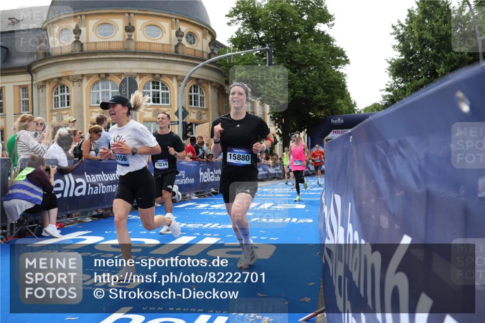 29.06.2025 - hella hamburg halbmarathon Strokosch-Dieckow http://msf.ph/oto/8222701 29.06.2025 10:29:29 Ziel 2021, 2180, 6781, 8784, 9137, 10156, 10790, 12234, 13838, 15880, 16118, 17197, 18422, 18699, 18737, 19203, 19204 meine-sportfotos.de