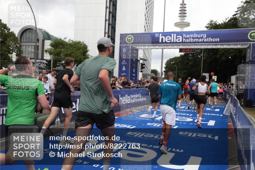29.06.2025 - hella hamburg halbmarathon Michael Strokosch http://msf.ph/oto/8222763 29.06.2025 10:49:50 Ziel 2706, 3060, 3543, 5894, 6125, 7332, 9200, 9551, 9619, 9723, 9924, 11975, 13159, 14794, 16800, 16843, 16877, 17282, 17753, 18451, 18926 meine-sportfotos.de