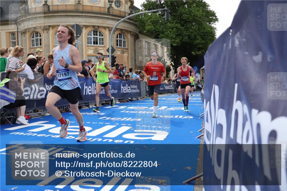 29.06.2025 - hella hamburg halbmarathon Strokosch-Dieckow http://msf.ph/oto/8222804 29.06.2025 10:29:32 Ziel 2021, 2180, 6781, 7186, 8784, 9137, 10156, 10790, 12234, 16118, 16818, 17197, 18422, 18699, 19204 meine-sportfotos.de
