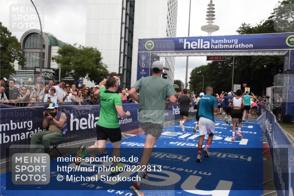 29.06.2025 - hella hamburg halbmarathon Michael Strokosch http://msf.ph/oto/8222813 29.06.2025 10:49:50 Ziel 2706, 3060, 3543, 5894, 6125, 7332, 9200, 9551, 9619, 9723, 9924, 11975, 13159, 14794, 16800, 16843, 16877, 17282, 17753, 18451, 18926 meine-sportfotos.de