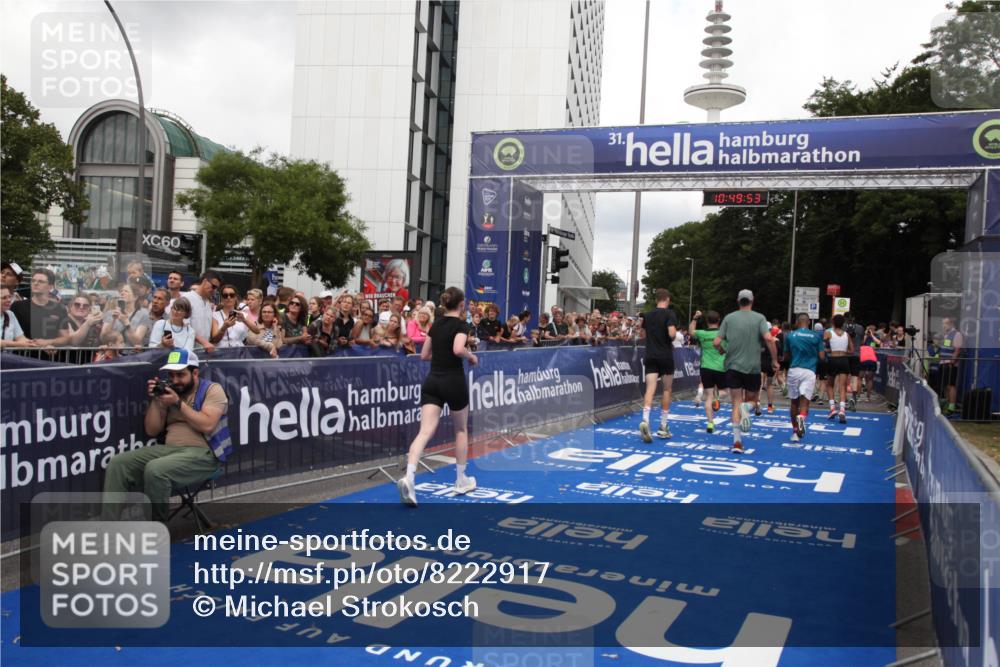 29.06.2025 - hella hamburg halbmarathon Michael Strokosch http://msf.ph/oto/8222917 29.06.2025 10:49:52 Ziel 3543, 4017, 5460, 5894, 6125, 9126, 9200, 9551, 9597, 9723, 9924, 11975, 13159, 13463, 14794, 16800, 16877, 17282, 17753, 18926, 19109, 19122 meine-sportfotos.de