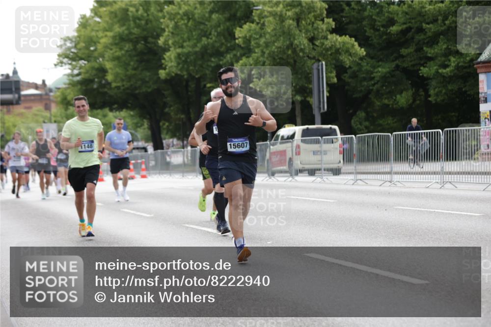 29.06.2025 - hella hamburg halbmarathon Jannik Wohlers http://msf.ph/oto/8222940 29.06.2025 10:27:28 Lombardsbrücke 1148, 2080, 3389, 5177, 5847, 6632, 7497, 7978, 8085, 9567, 9688, 11692, 11739, 12780, 12823, 13043, 13860, 15607, 16569, 16804, 16838, 18301, 18626 meine-sportfotos.de