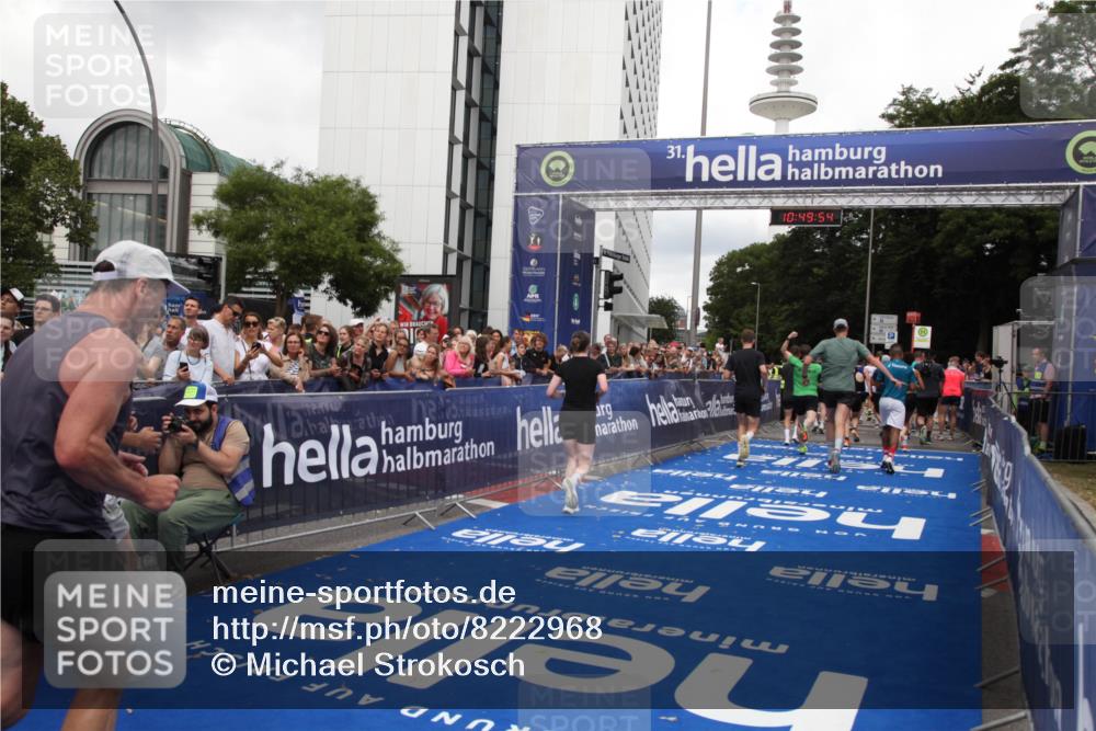 29.06.2025 - hella hamburg halbmarathon Michael Strokosch http://msf.ph/oto/8222968 29.06.2025 10:49:53 Ziel 3543, 4017, 5460, 5894, 6125, 8455, 9126, 9200, 9551, 9597, 9723, 9924, 11975, 13159, 13463, 14794, 16800, 17282, 17753, 19109, 19122 meine-sportfotos.de