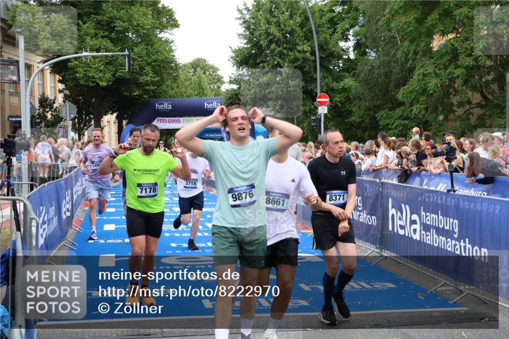 29.06.2025 - hella hamburg halbmarathon Zöllner http://msf.ph/oto/8222970 29.06.2025 10:52:35 Ziel 3715, 6561, 6562, 7178, 7232, 8371, 8661, 9145, 9739, 11791, 13301, 14561, 15001, 15980, 18982 meine-sportfotos.de