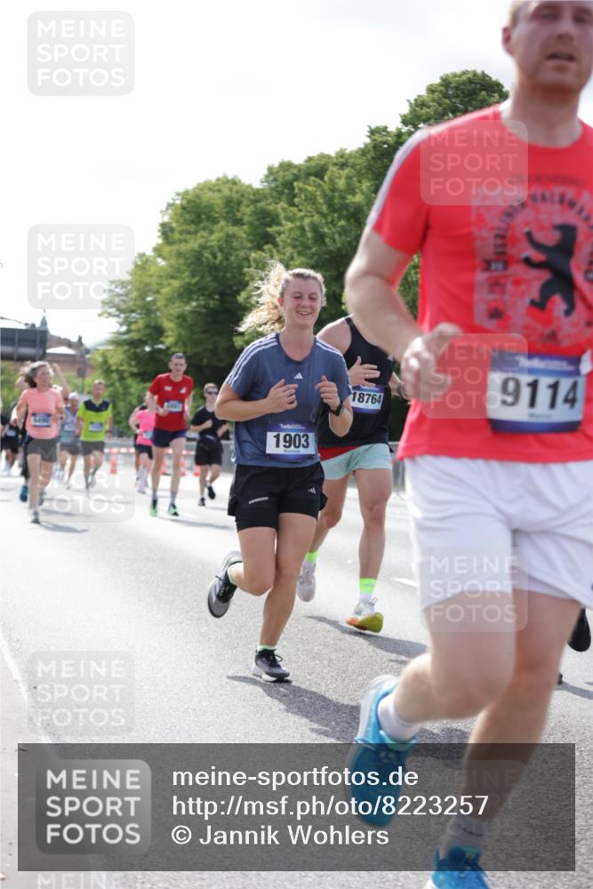 29.06.2025 - hella hamburg halbmarathon Jannik Wohlers http://msf.ph/oto/8223257 29.06.2025 09:51:13 Lombardsbrücke 1520, 1570, 1903, 1920, 2653, 2880, 2972, 3523, 4297, 4634, 4759, 4843, 4865, 4991, 4999, 5375, 5410, 6490, 7092, 7105, 7363, 8346, 8871, 9114, 9364, 10375, 10480, 10669, 10934, 11417, 11959, 12711, 12712, 13196, 13479, 14722, 14861, 15383, 15542, 15828, 15857, 15932, 16281, 16660, 17381, 17382, 17724, 18013, 18539, 18764, 18868, 18970 meine-sportfotos.de