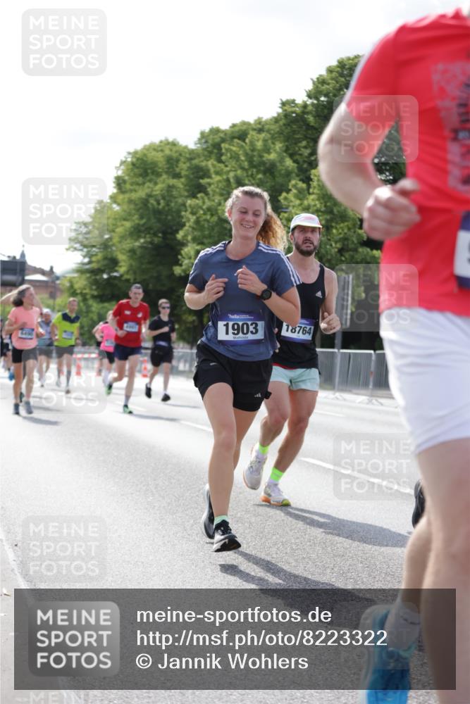 29.06.2025 - hella hamburg halbmarathon Jannik Wohlers http://msf.ph/oto/8223322 29.06.2025 09:51:13 Lombardsbrücke 1520, 1570, 1903, 1920, 2653, 2880, 2972, 3523, 4297, 4634, 4759, 4843, 4865, 4991, 4999, 5375, 5410, 6490, 7092, 7105, 7363, 8346, 8871, 9114, 9364, 10375, 10480, 10669, 10934, 11417, 11959, 12711, 12712, 13196, 13479, 14722, 14861, 15383, 15542, 15828, 15857, 15932, 16281, 16660, 17381, 17382, 17724, 18013, 18539, 18764, 18868, 18970 meine-sportfotos.de