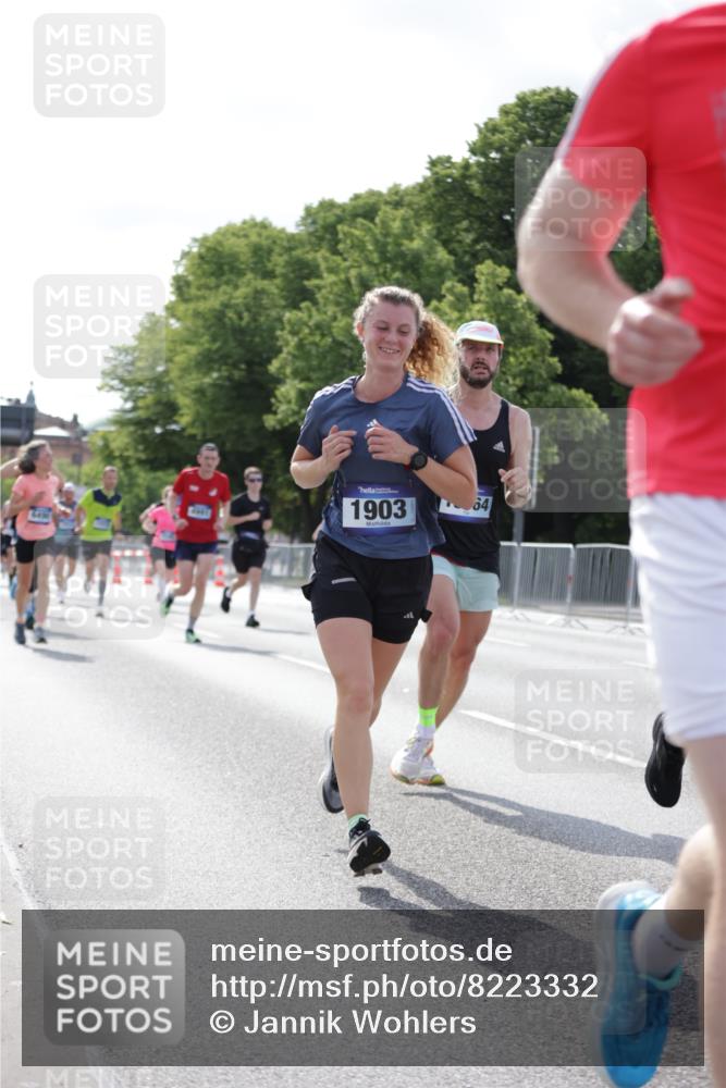 29.06.2025 - hella hamburg halbmarathon Jannik Wohlers http://msf.ph/oto/8223332 29.06.2025 09:51:13 Lombardsbrücke 1520, 1570, 1903, 1920, 2653, 2880, 2972, 3523, 4297, 4634, 4759, 4843, 4865, 4991, 4999, 5375, 5410, 6490, 7092, 7105, 7363, 8346, 8871, 9114, 9364, 10375, 10480, 10669, 10934, 11417, 11959, 12711, 12712, 13196, 13479, 14722, 14861, 15383, 15542, 15828, 15857, 15932, 16281, 16660, 17381, 17382, 17724, 18013, 18539, 18764, 18868, 18970 meine-sportfotos.de