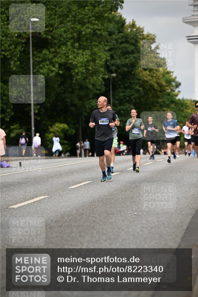 29.06.2025 - hella hamburg halbmarathon Dr. Thomas Lammeyer http://msf.ph/oto/8223340 29.06.2025 10:13:05 Kennedybrücke 1823, 2427, 3762, 4592, 4859, 6674, 7198, 9297, 9823, 9951, 9958, 10035, 10092, 10194, 10609, 10857 meine-sportfotos.de