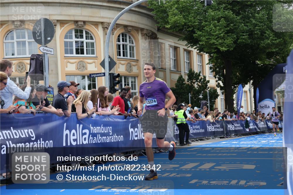 29.06.2025 - hella hamburg halbmarathon Strokosch-Dieckow http://msf.ph/oto/8223342 29.06.2025 10:29:47 Ziel 13374, 19202 meine-sportfotos.de