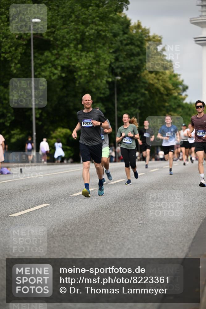 29.06.2025 - hella hamburg halbmarathon Dr. Thomas Lammeyer http://msf.ph/oto/8223361 29.06.2025 10:13:06 Kennedybrücke 1823, 2427, 3762, 4592, 4859, 6674, 7198, 9297, 9823, 9951, 9958, 10035, 10092, 10194, 10609, 10857 meine-sportfotos.de