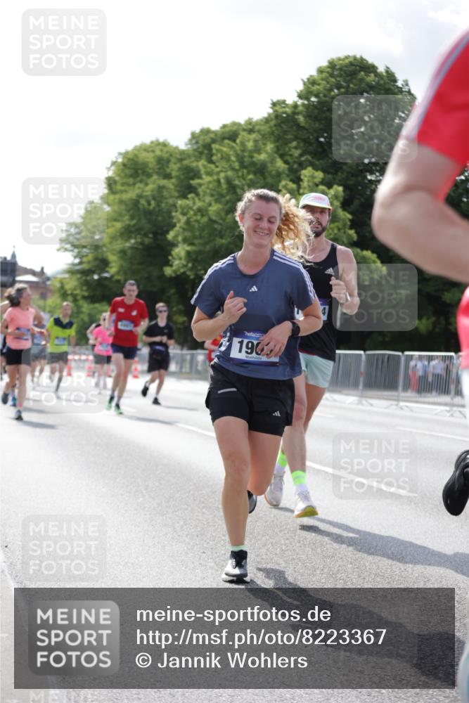 29.06.2025 - hella hamburg halbmarathon Jannik Wohlers http://msf.ph/oto/8223367 29.06.2025 09:51:13 Lombardsbrücke 1520, 1570, 1903, 1920, 2653, 2880, 2972, 3523, 4297, 4634, 4759, 4843, 4865, 4991, 4999, 5375, 5410, 6490, 7092, 7105, 7363, 8346, 8871, 9114, 9364, 10375, 10480, 10669, 10934, 11417, 11959, 12711, 12712, 13196, 13479, 14722, 14861, 15383, 15542, 15828, 15857, 15932, 16281, 16660, 17381, 17382, 17724, 18013, 18539, 18764, 18868, 18970 meine-sportfotos.de