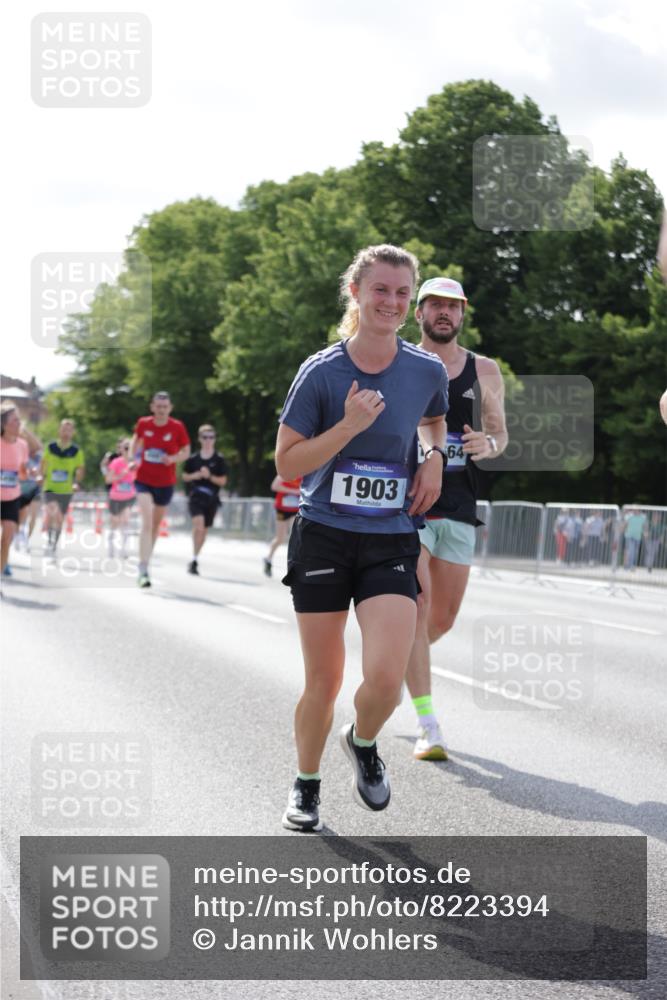 29.06.2025 - hella hamburg halbmarathon Jannik Wohlers http://msf.ph/oto/8223394 29.06.2025 09:51:13 Lombardsbrücke 1520, 1570, 1903, 1920, 2653, 2880, 2972, 3523, 4297, 4634, 4759, 4843, 4865, 4991, 4999, 5375, 5410, 6490, 7092, 7105, 7363, 8346, 8871, 9114, 9364, 10375, 10480, 10669, 10934, 11417, 11959, 12711, 12712, 13196, 13479, 14722, 14861, 15383, 15542, 15828, 15857, 15932, 16281, 16660, 17381, 17382, 17724, 18013, 18539, 18764, 18868, 18970 meine-sportfotos.de
