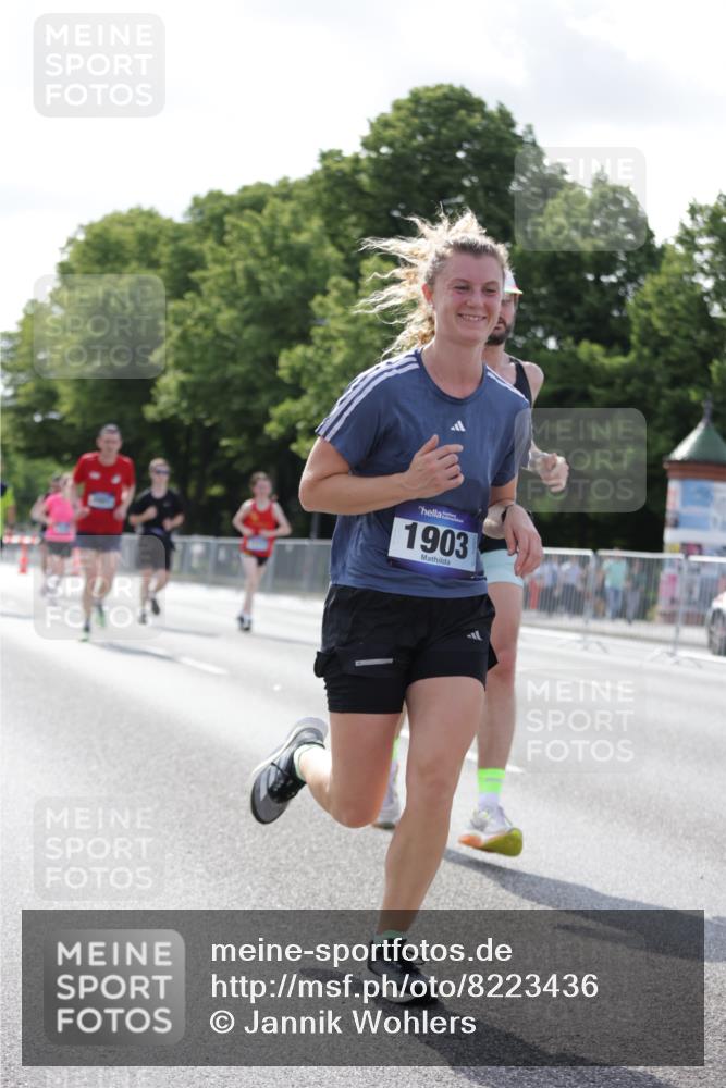 29.06.2025 - hella hamburg halbmarathon Jannik Wohlers http://msf.ph/oto/8223436 29.06.2025 09:51:14 Lombardsbrücke 1520, 1570, 1903, 1920, 2653, 2880, 2972, 3523, 4297, 4634, 4759, 4843, 4865, 4991, 4999, 5375, 5410, 6490, 7092, 7105, 7363, 8346, 8871, 9114, 9364, 10375, 10480, 10669, 10934, 11417, 11959, 12711, 12712, 13196, 13479, 14722, 14861, 15383, 15542, 15828, 15857, 15932, 16281, 16660, 17381, 17382, 17724, 18013, 18356, 18539, 18764, 18868, 18970 meine-sportfotos.de