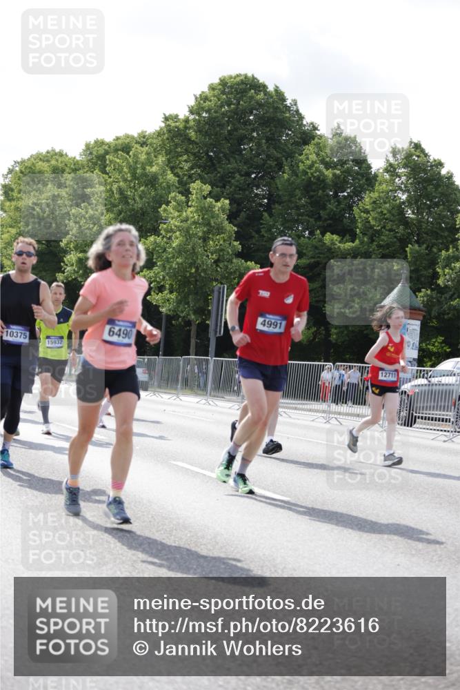 29.06.2025 - hella hamburg halbmarathon Jannik Wohlers http://msf.ph/oto/8223616 29.06.2025 09:51:16 Lombardsbrücke 1520, 1570, 1903, 1920, 2653, 2880, 2972, 4297, 4634, 4759, 4843, 4865, 4991, 4999, 5375, 5410, 6490, 7092, 7105, 7363, 8346, 8871, 8900, 9114, 9364, 10375, 10480, 10669, 10934, 11021, 11417, 11714, 12711, 12712, 13196, 13479, 14346, 14722, 14861, 15383, 15542, 15828, 15932, 16281, 16660, 17381, 17382, 17406, 18013, 18356, 18539, 18764 meine-sportfotos.de