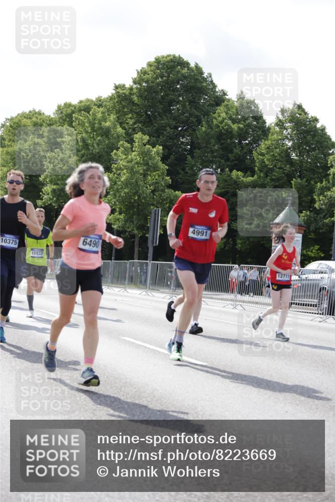 29.06.2025 - hella hamburg halbmarathon Jannik Wohlers http://msf.ph/oto/8223669 29.06.2025 09:51:17 Lombardsbrücke 1520, 1570, 1903, 1920, 2653, 2880, 4297, 4634, 4759, 4843, 4865, 4991, 5375, 5410, 6490, 7092, 7105, 7363, 8346, 8871, 8900, 9114, 9364, 10319, 10375, 10480, 10669, 10934, 11021, 11417, 11714, 12623, 12711, 12712, 13183, 13196, 13479, 14346, 14722, 14861, 15383, 15542, 15828, 15932, 16281, 16660, 17381, 17382, 17406, 18356, 18539, 18764 meine-sportfotos.de