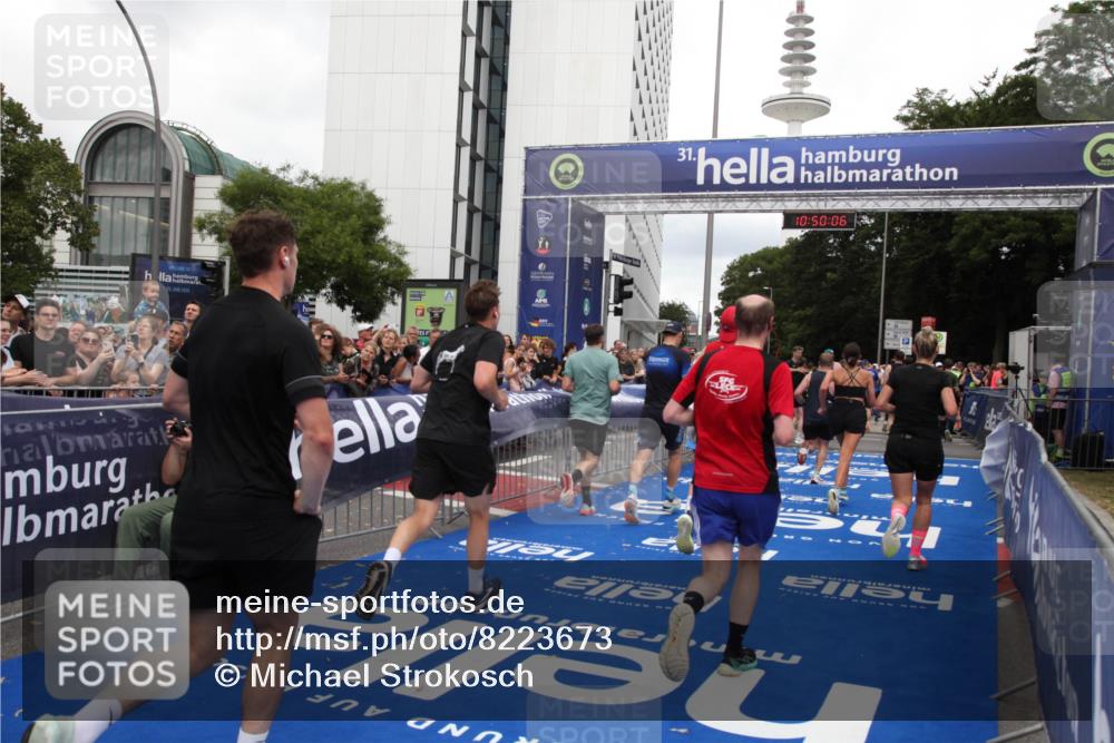 29.06.2025 - hella hamburg halbmarathon Michael Strokosch http://msf.ph/oto/8223673 29.06.2025 10:50:05 Ziel 1216, 1321, 2020, 3692, 3852, 7100, 7657, 8454, 9031, 9213, 9303, 12271, 12733, 13225, 13758, 16403, 16716, 16732, 18884, 19112 meine-sportfotos.de