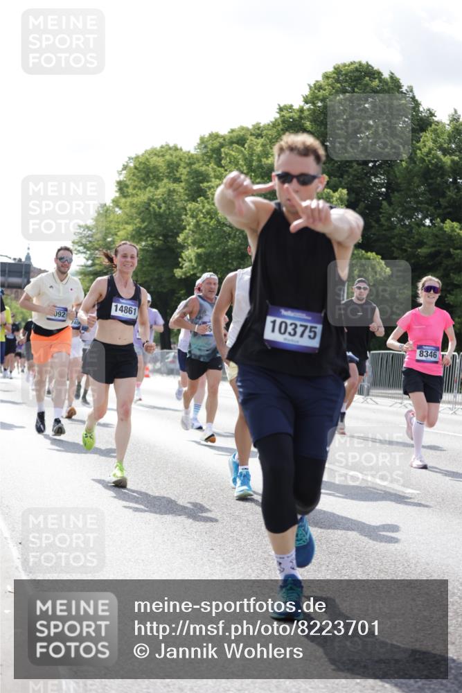 29.06.2025 - hella hamburg halbmarathon Jannik Wohlers http://msf.ph/oto/8223701 29.06.2025 09:51:18 Lombardsbrücke 1520, 1570, 1903, 2653, 2880, 3437, 4297, 4634, 4843, 4865, 4991, 5375, 5410, 6490, 7092, 7105, 7363, 8346, 8871, 8900, 9114, 9364, 10319, 10375, 10480, 10669, 10934, 11021, 11417, 11714, 12623, 12711, 12712, 13183, 13196, 13479, 14346, 14722, 14861, 15542, 15828, 15932, 16281, 16660, 17381, 17382, 17406, 18049, 18356, 18539, 18764 meine-sportfotos.de