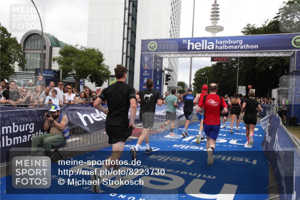 29.06.2025 - hella hamburg halbmarathon Michael Strokosch http://msf.ph/oto/8223730 29.06.2025 10:50:05 Ziel 1216, 1321, 2020, 3692, 3852, 7100, 7657, 8454, 9031, 9213, 9303, 12271, 12733, 13225, 13758, 16403, 16716, 16732, 18884, 19112 meine-sportfotos.de