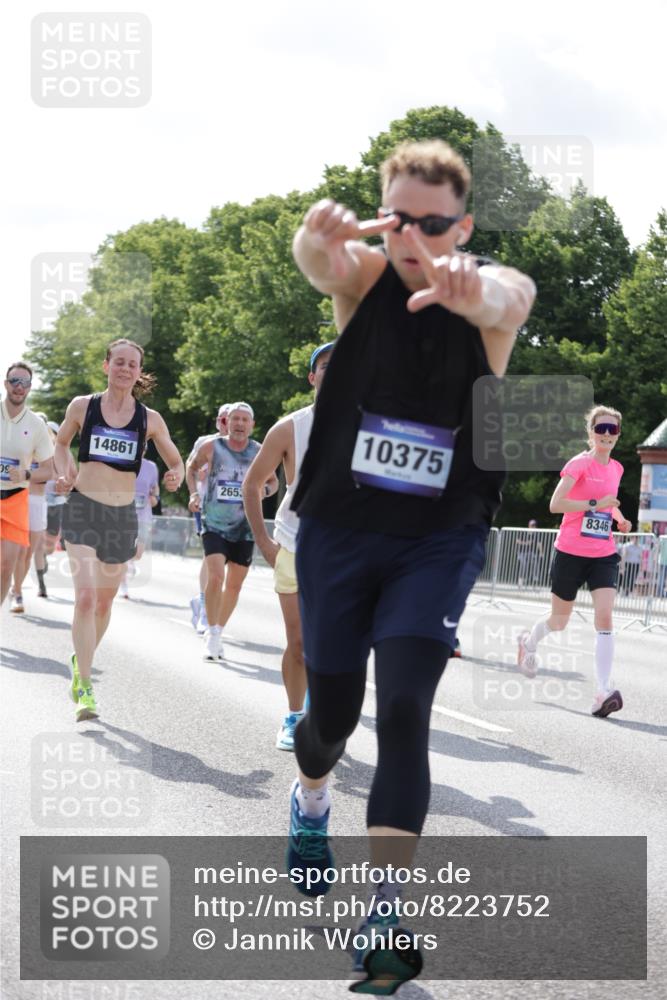 29.06.2025 - hella hamburg halbmarathon Jannik Wohlers http://msf.ph/oto/8223752 29.06.2025 09:51:18 Lombardsbrücke 1520, 1570, 1903, 2653, 2880, 3437, 4297, 4634, 4843, 4865, 4991, 5375, 5410, 6490, 7092, 7105, 7363, 8346, 8871, 8900, 9114, 9364, 10319, 10375, 10480, 10669, 10934, 11021, 11417, 11714, 12623, 12711, 12712, 13183, 13196, 13479, 14346, 14722, 14861, 15542, 15828, 15932, 16281, 16660, 17381, 17382, 17406, 18049, 18356, 18539, 18764 meine-sportfotos.de